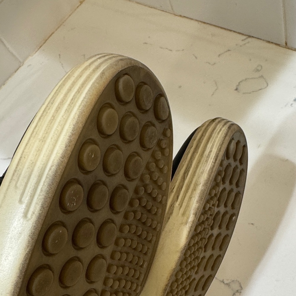 Ecco Women's Black Sneakers size: 9 - Picture 7 of 10